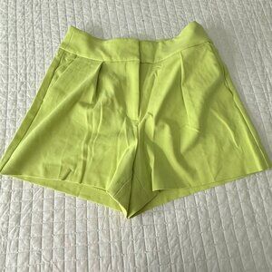Express Womens Stylist Super High Rise Lime Green Shorts Size 8 62% Polyester &